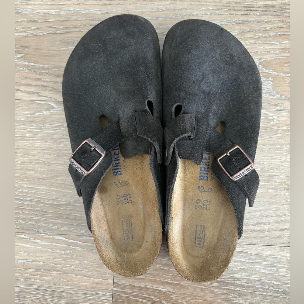 Birkenstock Bostons in Mocha size 39